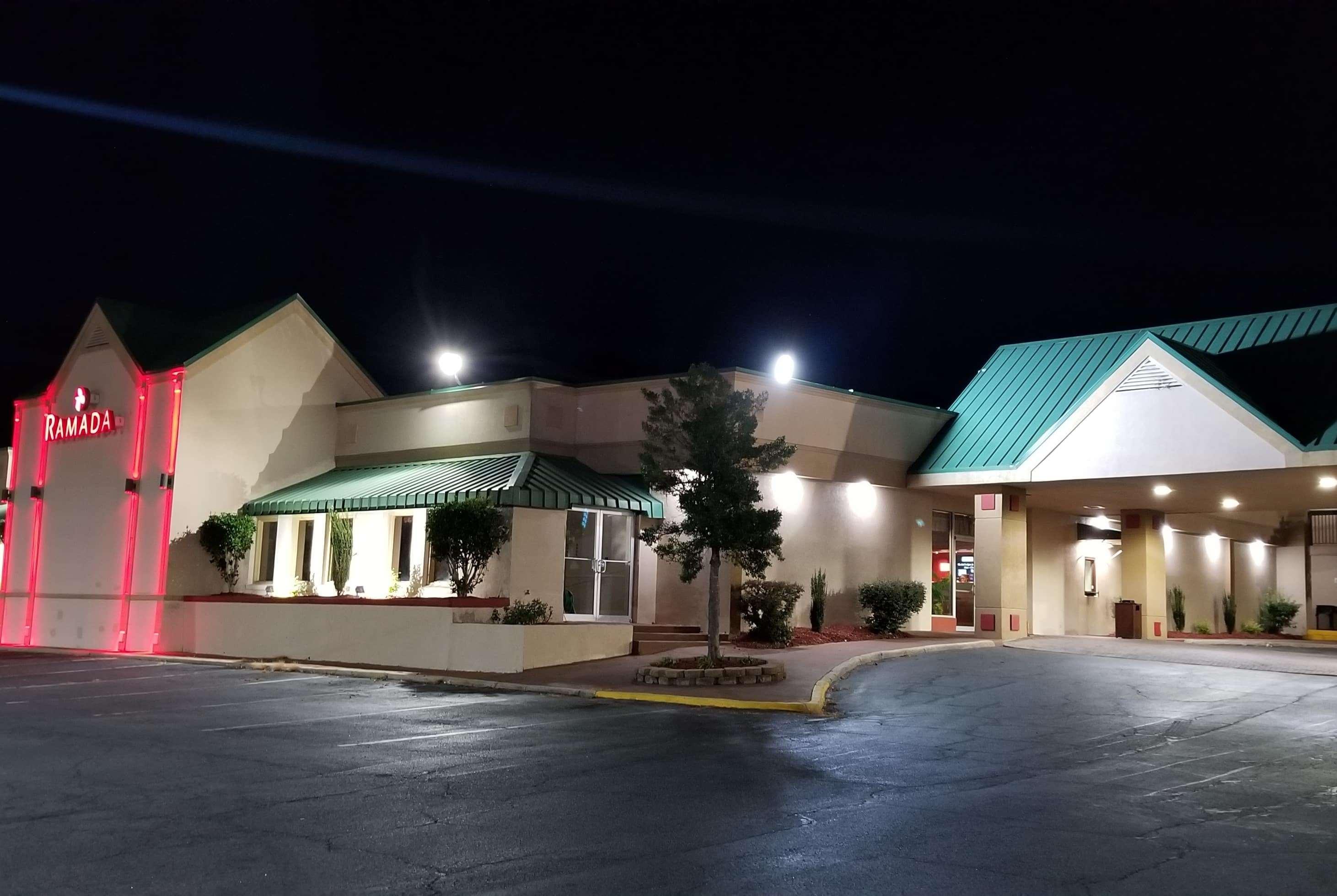 Ramada By Wyndham & Suites Warner Robins Exterior foto