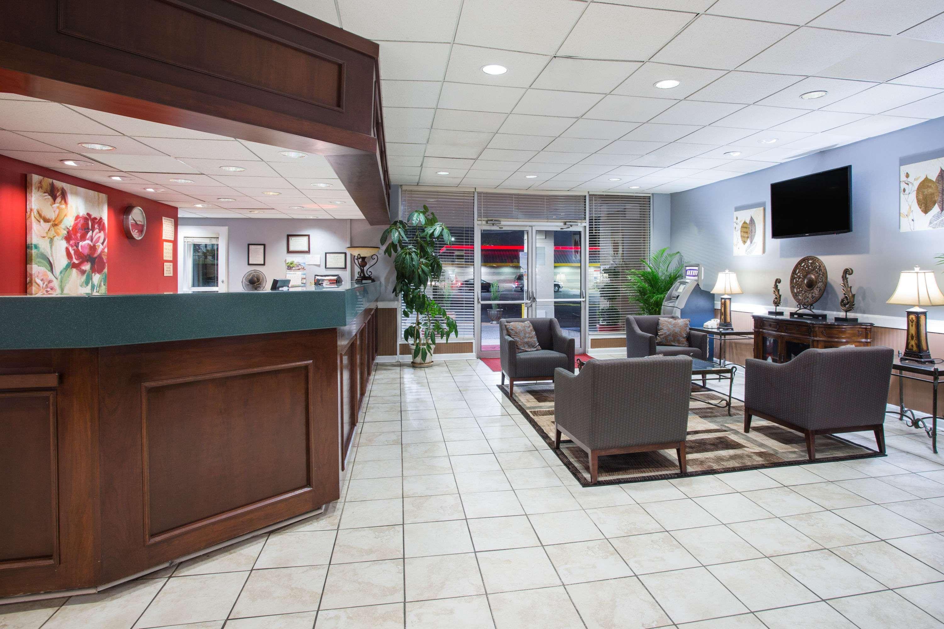Ramada By Wyndham & Suites Warner Robins Exterior foto