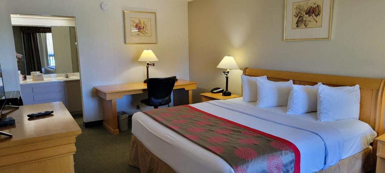 Ramada By Wyndham & Suites Warner Robins Exterior foto