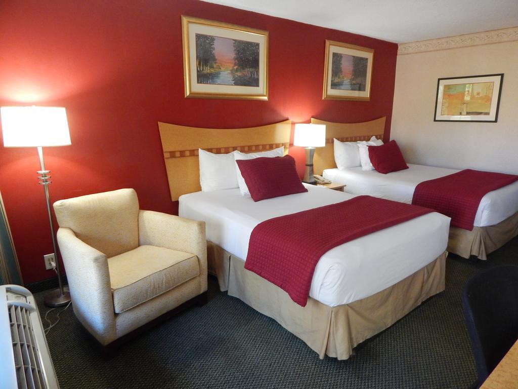 Ramada By Wyndham & Suites Warner Robins Exterior foto