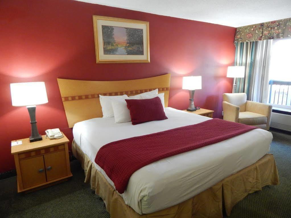 Ramada By Wyndham & Suites Warner Robins Exterior foto